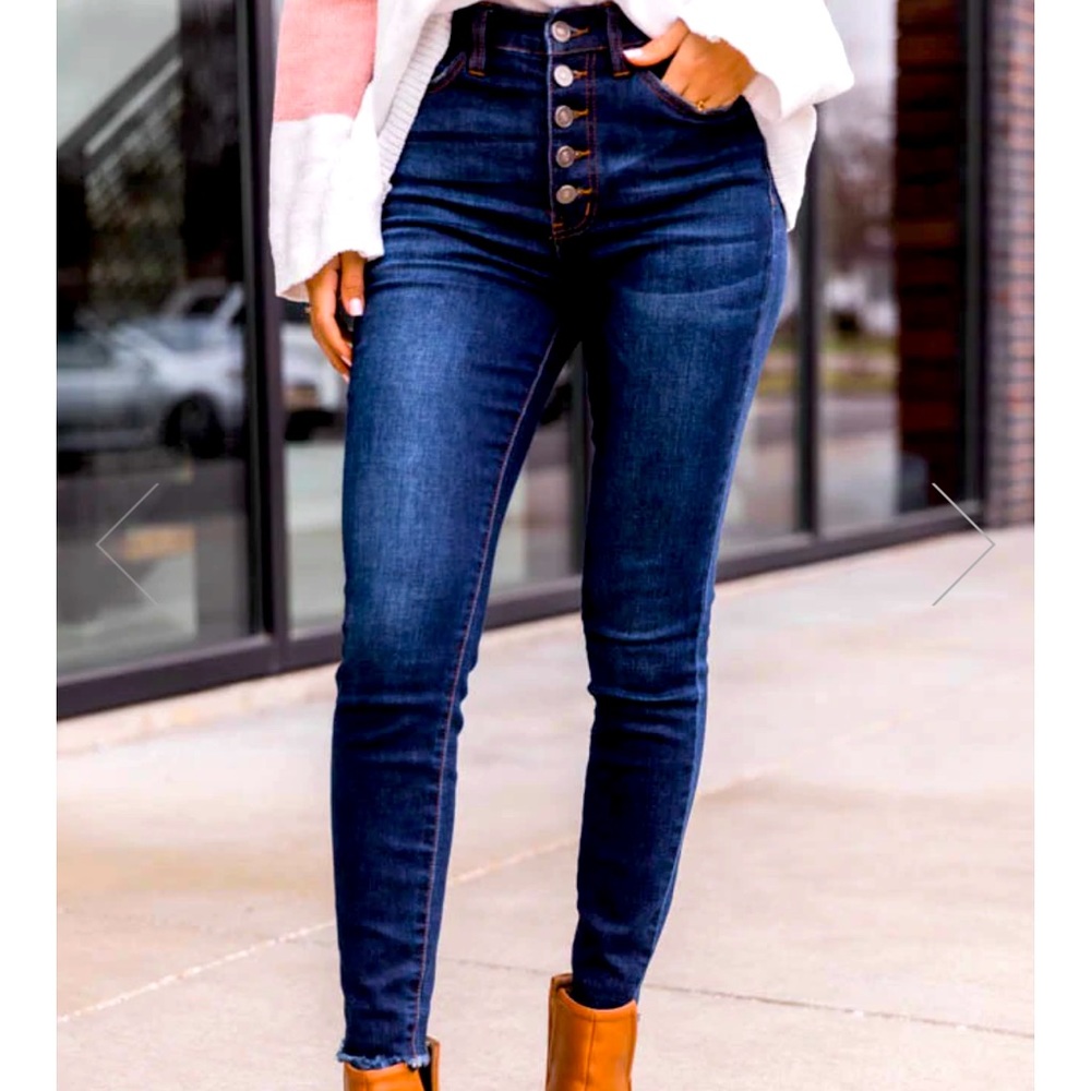 Pink Lilly Chelsie Dark wash skinny jeans